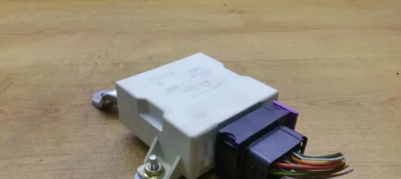 Toyota Avensis T250 Window wiper relay 8594005050