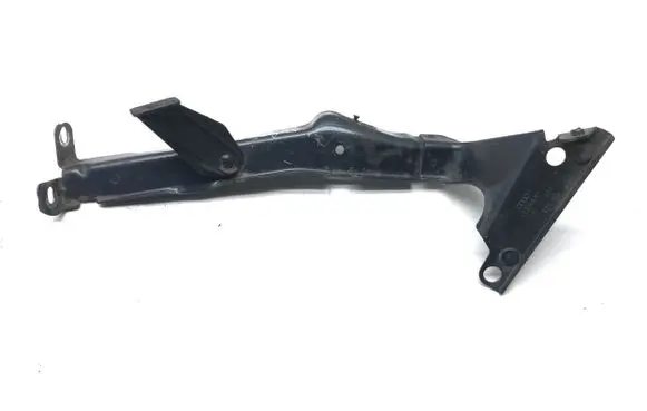 Audi A4 S4 B8 8K Fender mounting bracket 8K0821135