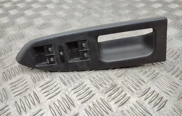Volkswagen Touran II Electric window control switch 1T1867371H