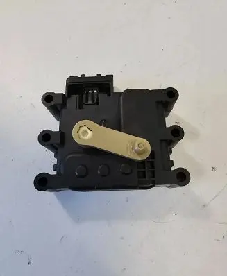 Mazda 5 A/C air flow flap actuator/motor 6217e