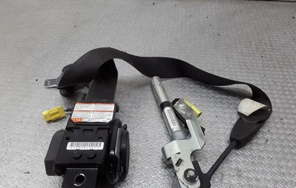 Honda FR-V Front seatbelt E40433172