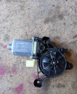Volkswagen Crafter Front door window regulator motor 8W0959801