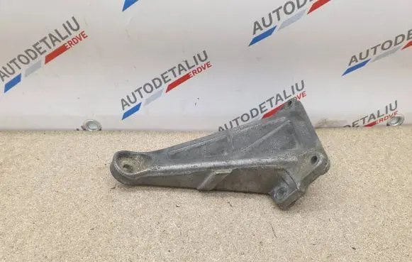 BMW 3 E30 Engine mounting bracket 1176565