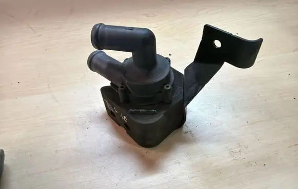 BMW 5 F10 F11 Electric auxiliary coolant/water pump 17669711
