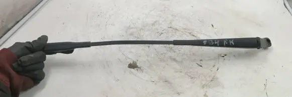 Opel Zafira B Front wiper blade arm 13145563