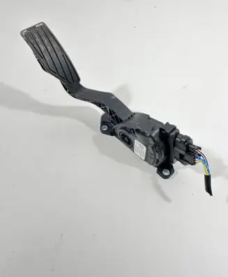 Suzuki Vitara (LY) Accelerator throttle pedal 4940068L01