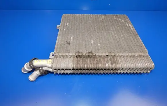 Jaguar XJ X351 Coolant radiator 9X238D048AE 6652AF