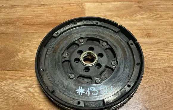 Volkswagen PASSAT B5 Dual mass flywheel 058105266H