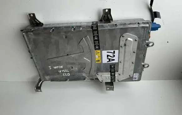 Voltage converter inverter