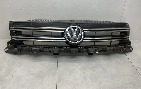 Volkswagen Tiguan Front bumper upper radiator grill 5N0853653E