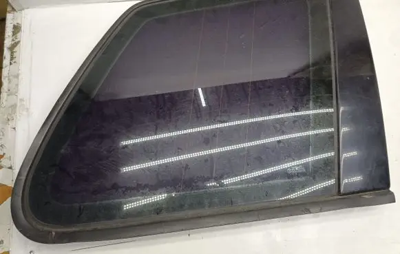Volkswagen Touareg I Side middle window/glass 