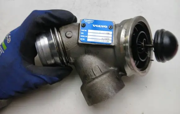 Volvo V60 Turbo air intake inlet pipe/hose 31431981