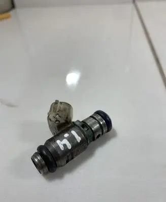 Volkswagen Golf IV Fuel injector 036031AC