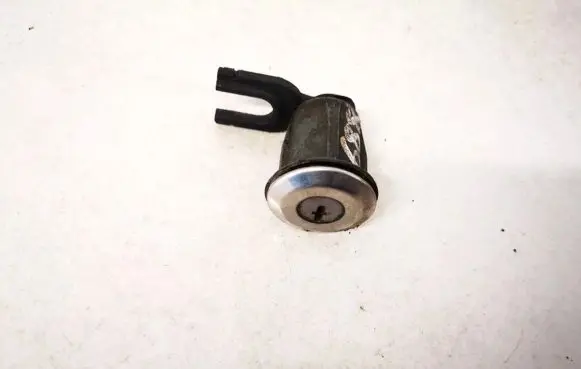 Citroen Xsara Picasso Front door lock (next to the handle) 