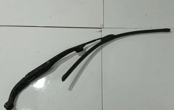 Honda Accord Front wiper blade arm 