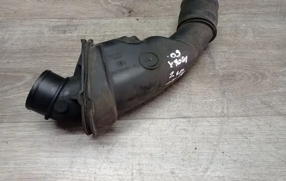 Intake resonator