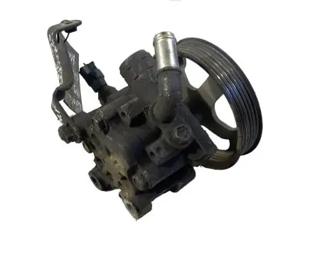 Toyota Corolla Verso AR10 Power steering pump