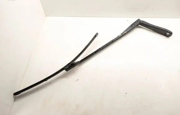 BMW 5 G30 G31 G38 Front wiper blade arm 7474830