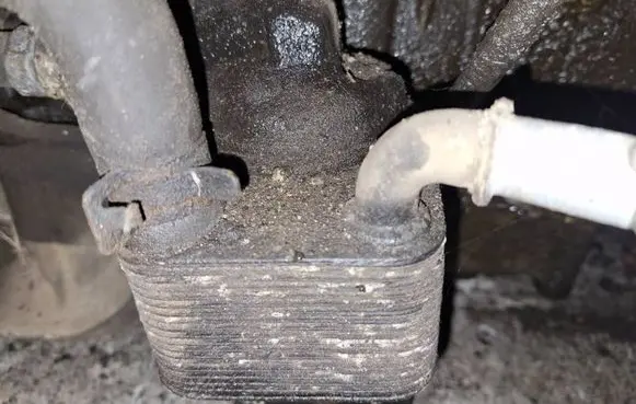 Chrysler Pacifica Engine oil radiator 