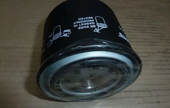 Oil filter mounting bracket