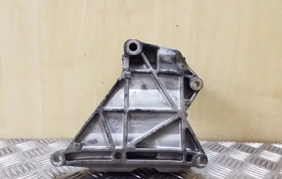 Volkswagen Touareg I Generator/alternator bracket 070903143C