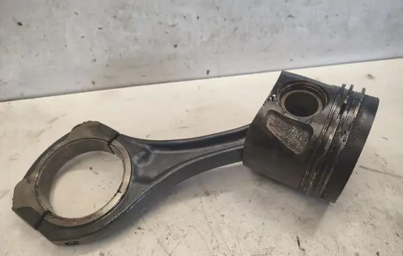 Mercedes-Benz ML W164 Piston with connecting rod