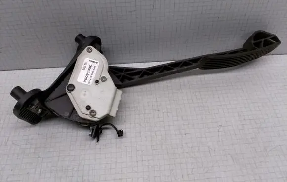 Volvo V70 Accelerator throttle pedal 30636003 6PV00853700