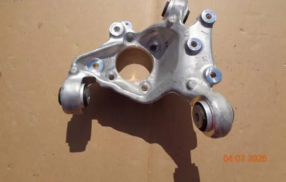 Mercedes-Benz B W247 Rear wheel hub spindle/knuckle 2470300