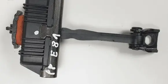 BMW 1 E82 E88 Front door check strap stopper 7164623