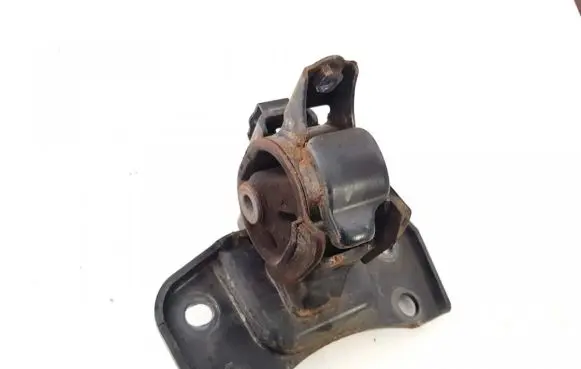 Toyota Prius (XW30) Engine mount bracket