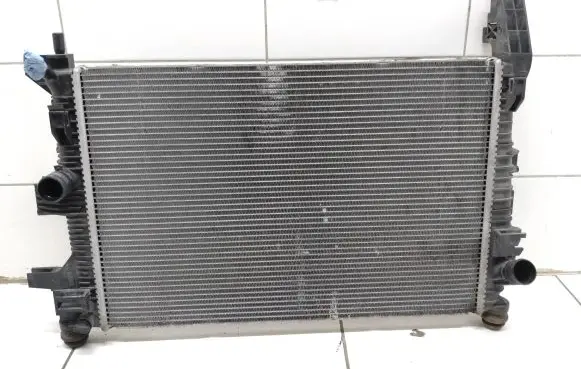 Ford Focus Coolant radiator CV618005VC Cv618c342vc