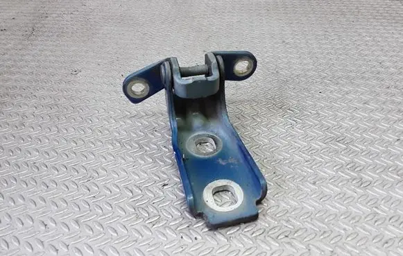 Chevrolet Cruze Front door lower hinge 