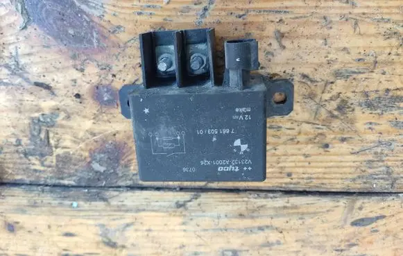 BMW X5 E70 Combustion relay 7661503 0736 V23132A2001X26