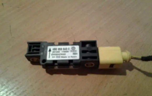 Audi A8 S8 D3 4E Airbag deployment crash/impact sensor 4B0959643E 0232H279IQ22