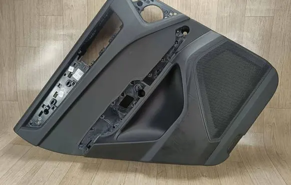 Porsche Cayenne (9Y0 9Y3) Coupe rear side trim panel 9Y0867307FR