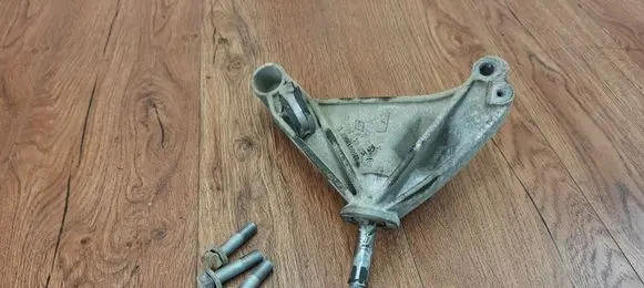 Renault Espace IV Gearbox mounting bracket 8200013682