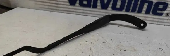 Hyundai Kona I Front wiper blade arm 9056