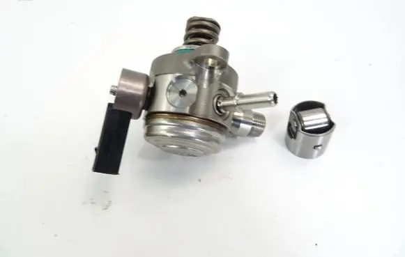 Volkswagen T-Roc Fuel injection high pressure pump 05E127027A