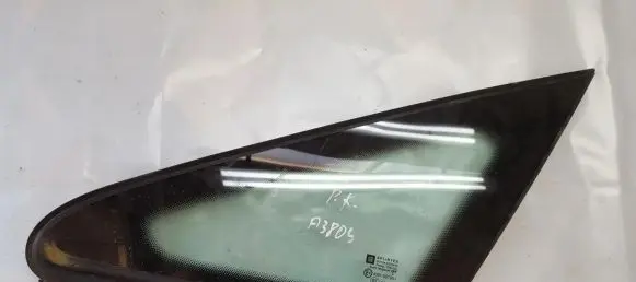 Opel Zafira B Front triangle window/glass 