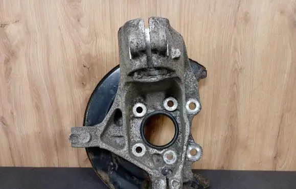 Volvo V40 Cross country Front wheel hub spindle knuckle 
