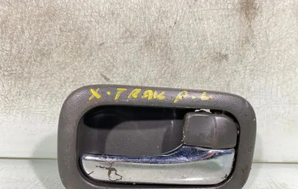 Nissan X-Trail T30 Front door interior handle