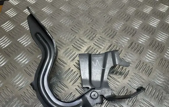 Nissan X-Trail T32 Engine bonnet/hood hinges 4BL