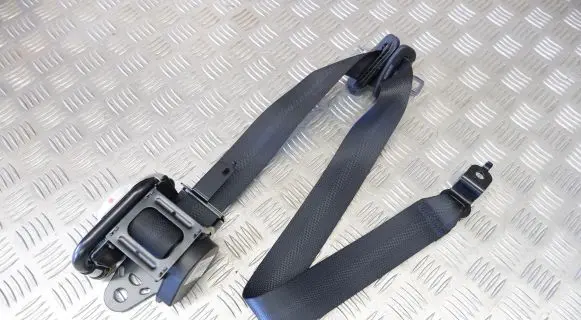 Nissan Leaf II (ZE1) Front seatbelt 638265101D
