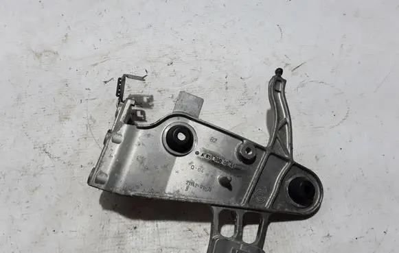 Mercedes-Benz E C207 W207 Air filter cleaner box bracket assembly A6510900041