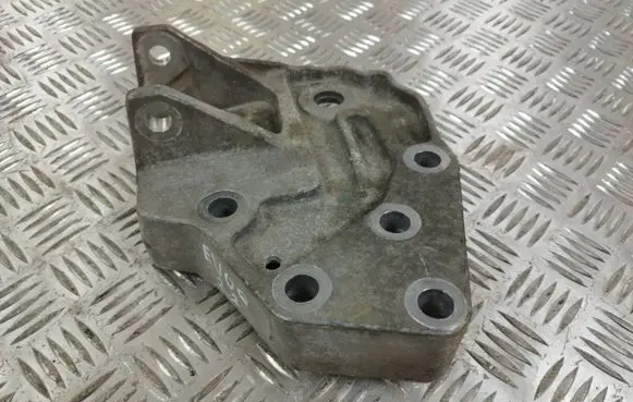 Land Rover Evoque I Engine mounting bracket EJ326P096AA