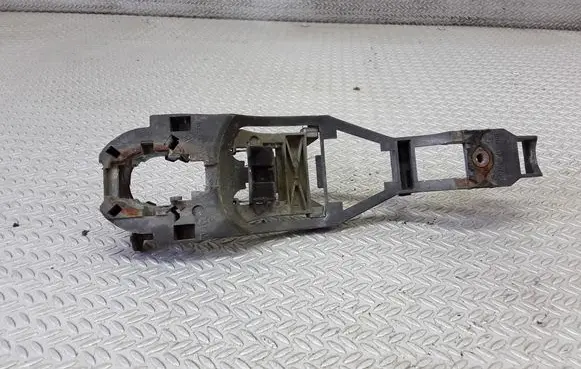 Rear door exterior handle/bracket
