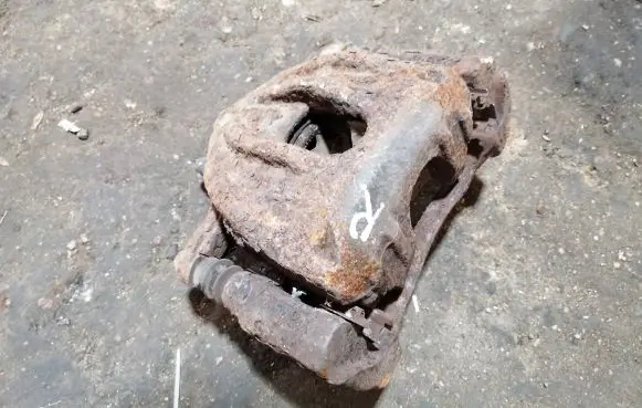 Toyota Corolla Verso AR10 Front brake caliper