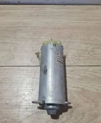 Volvo V70 Seat adjustment motor 0130002532