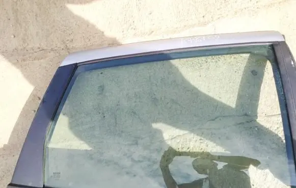 Nissan Almera Tino Rear door window glass
