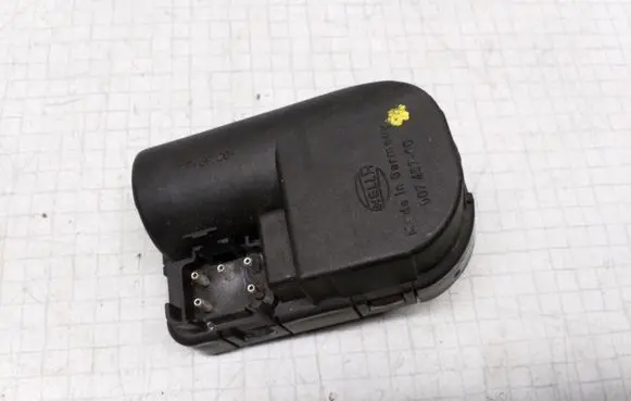 Mercedes-Benz E W210 Headlight level adjustment motor 00745700